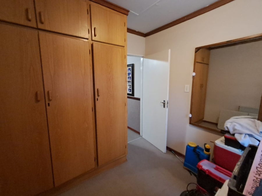 5 Bedroom Property for Sale in Langenhovenpark Free State